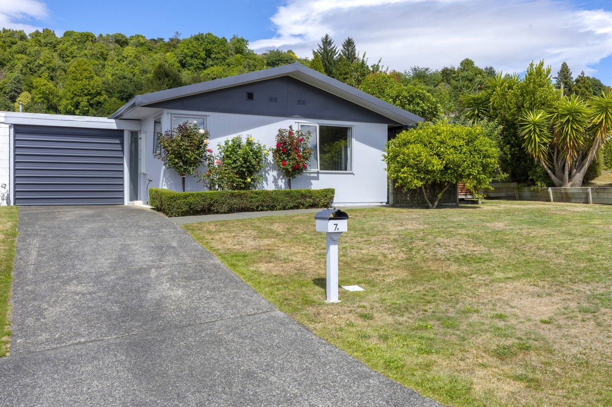7 Reeves Road, Acacia Bay, Taupo - Carousel 1