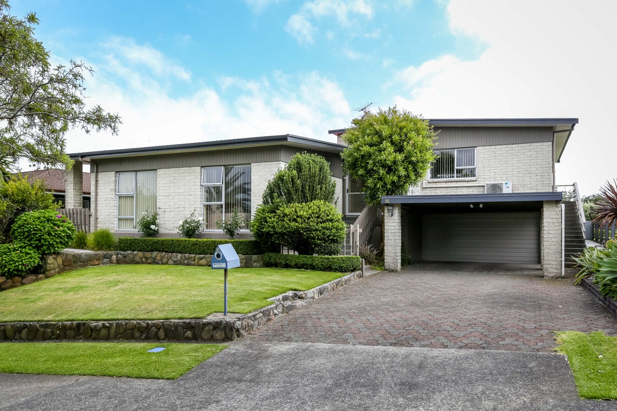15 Nevada Drive, Merrilands, New Plymouth - Carousel 2