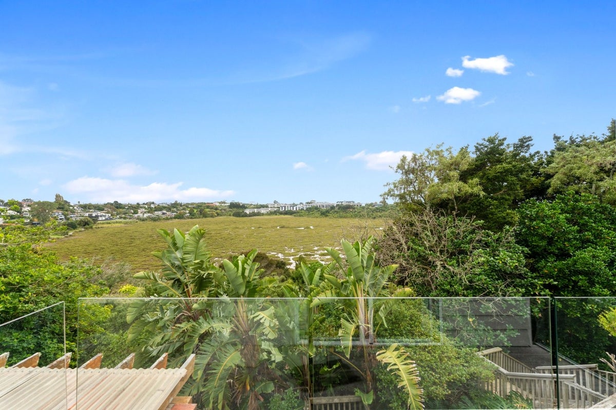 90 Exmouth Road, Northcote, Auckland - Carousel 21