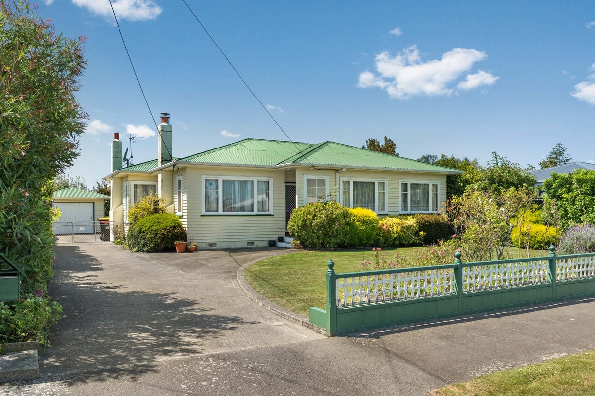 6 Weka Place, Masterton - Carousel 1