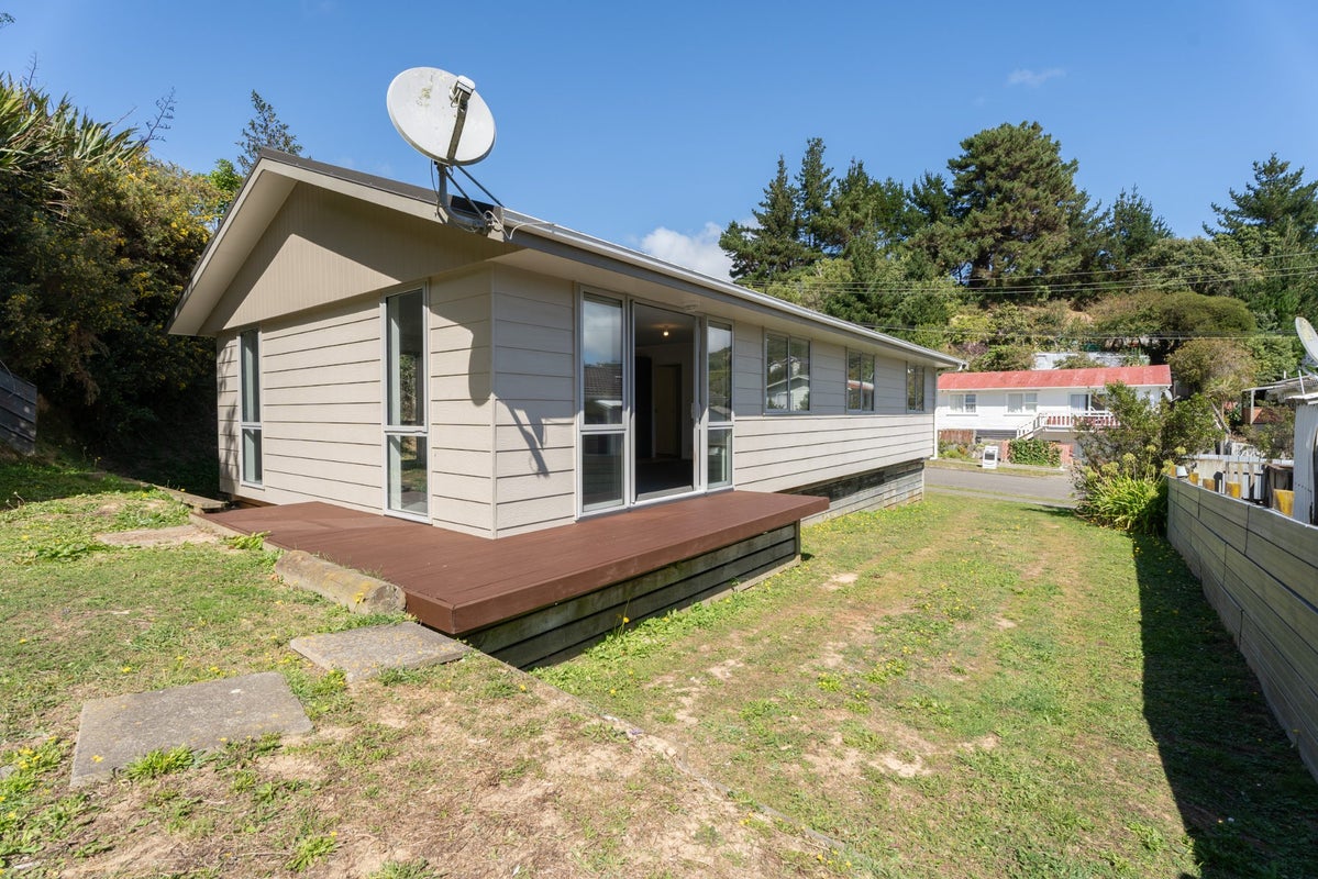 56 Cardiff Crescent, Cannons Creek, Porirua - Carousel 1