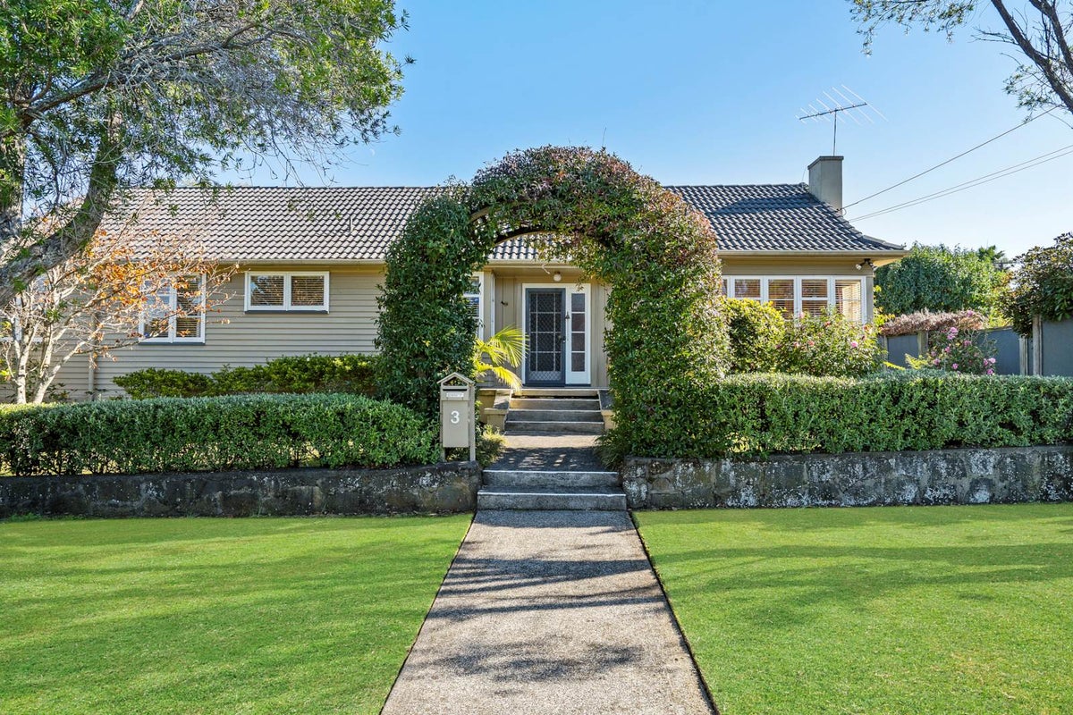 32 Garland Terrace, Kelvin Heights, Queenstown - Carousel 1