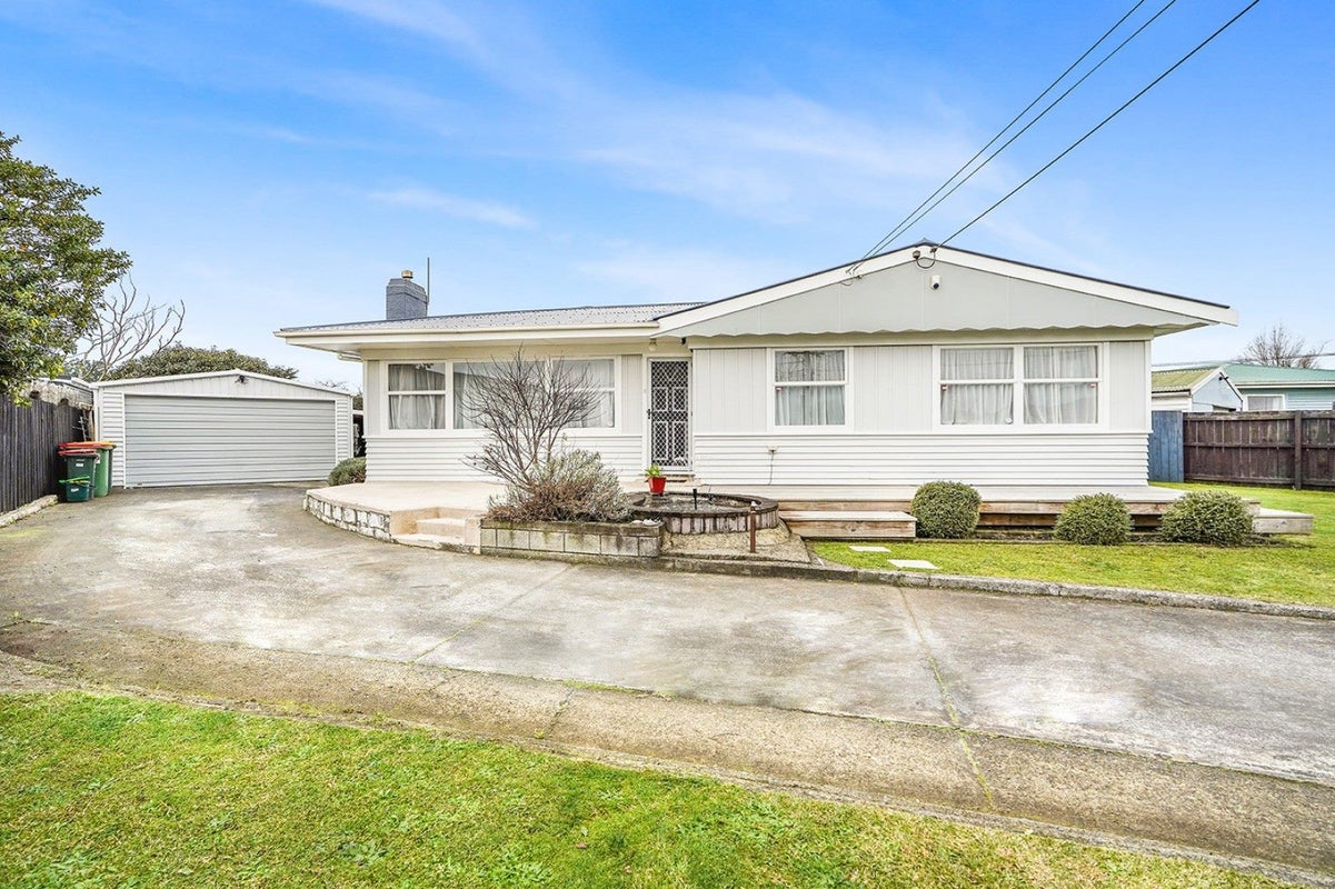 19 Jeanette Street, Glenview, Hamilton - Carousel 1