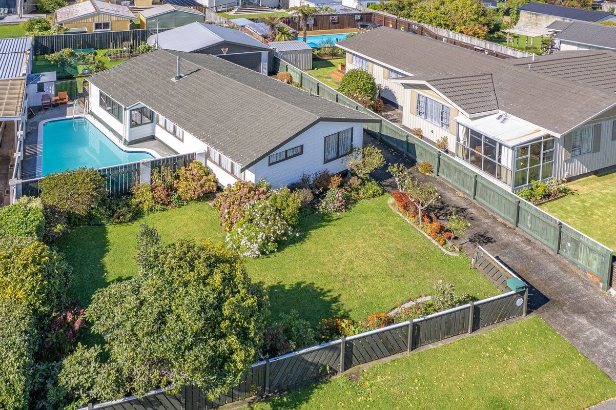 34 Raine Street, Whanganui East, Whanganui - Carousel 1
