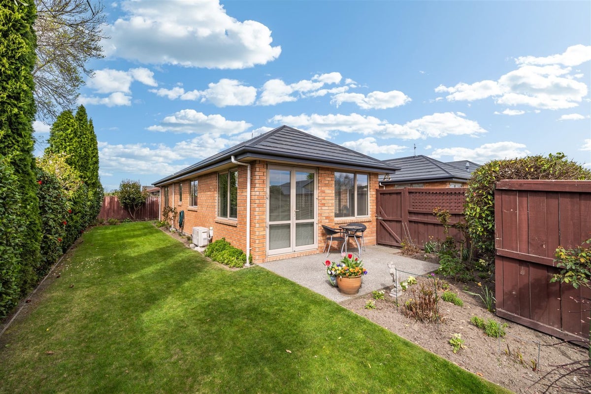 1/1 Blairdon Place, Bishopdale, Christchurch - Carousel 1