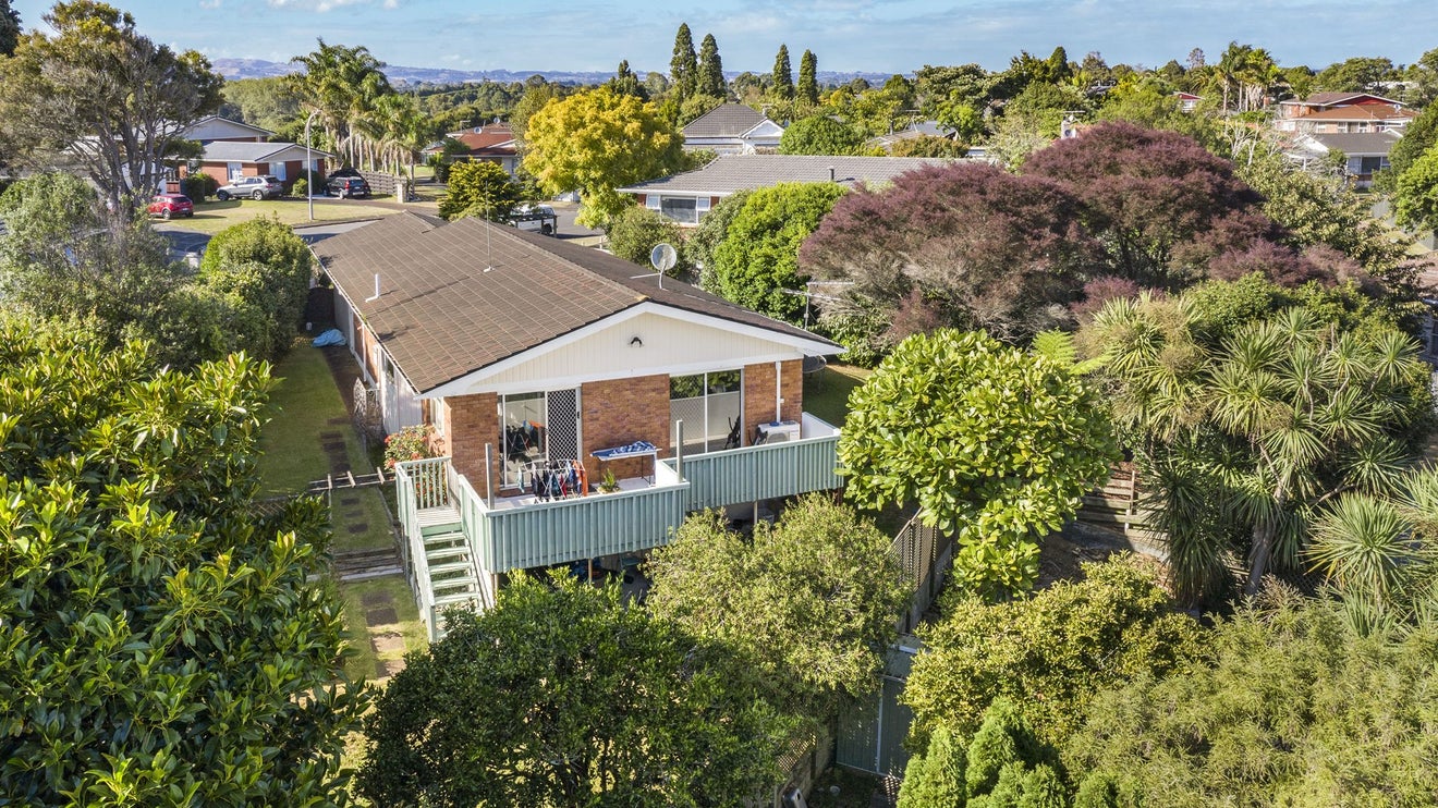 6 Polandson Place, Opaheke, Papakura - Carousel 1