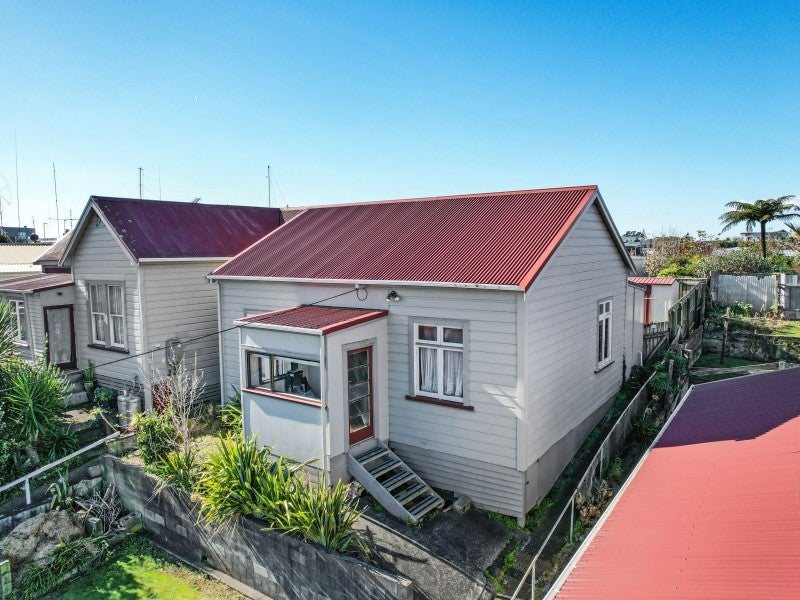 13 Calvert Road, Moturoa, New Plymouth - Carousel 1