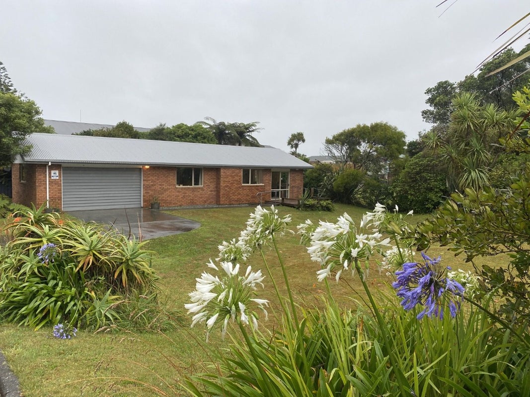 2 Wilson Crescent, Karoro, Greymouth - Carousel 1