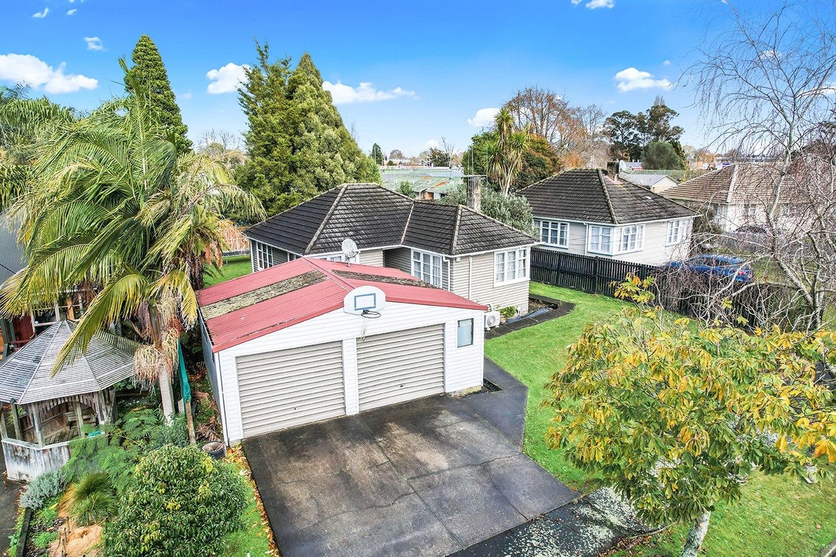 6 Watts Crescent, Hamilton East, Hamilton - Carousel 1