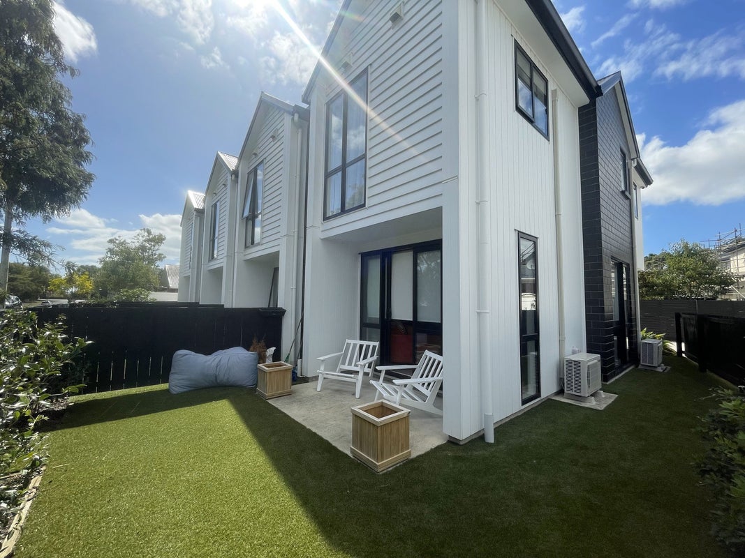 1/28 Riverview Road, Panmure, Auckland - Carousel 1