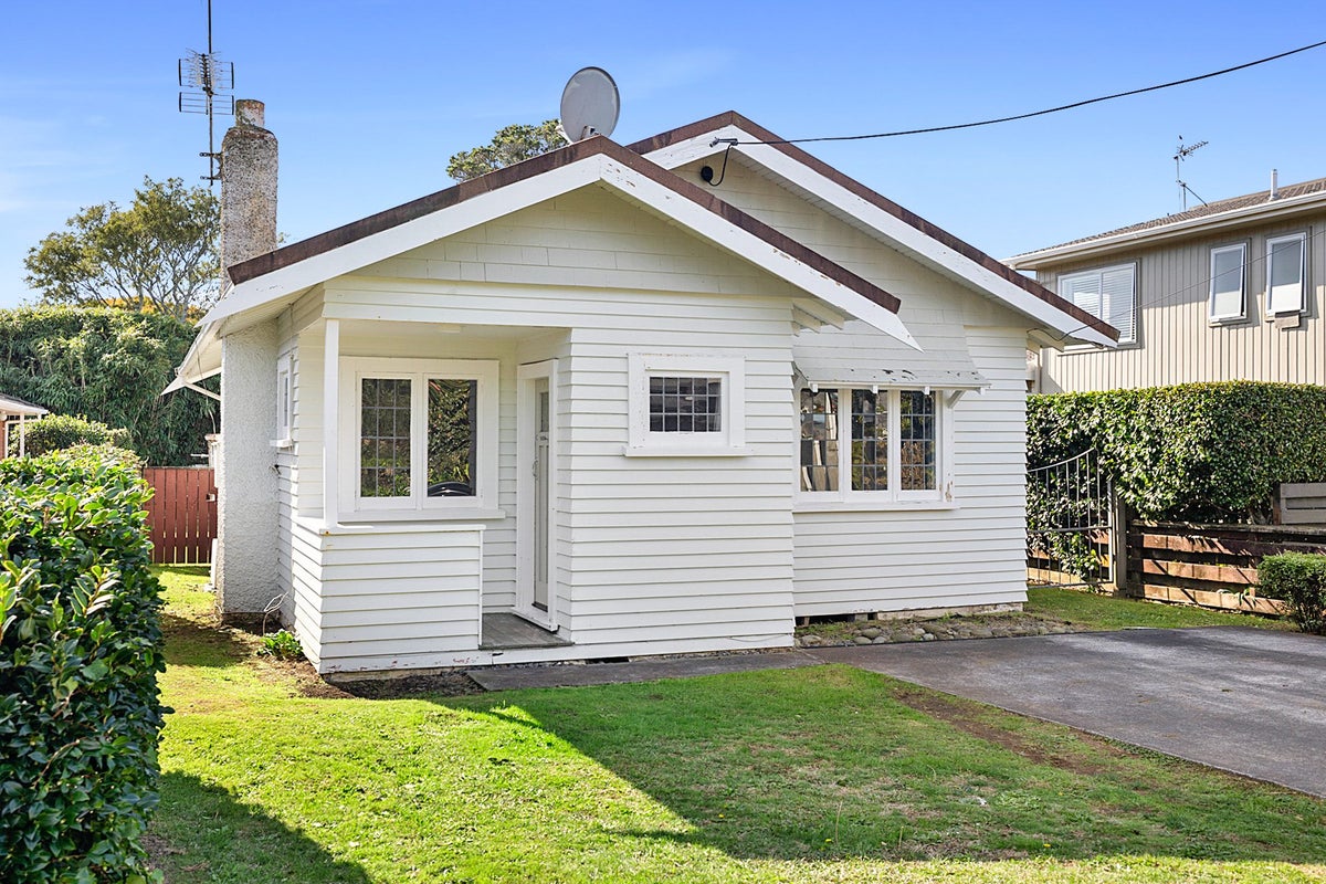 3 Shortland Street, Lower Vogeltown, New Plymouth - Carousel 1