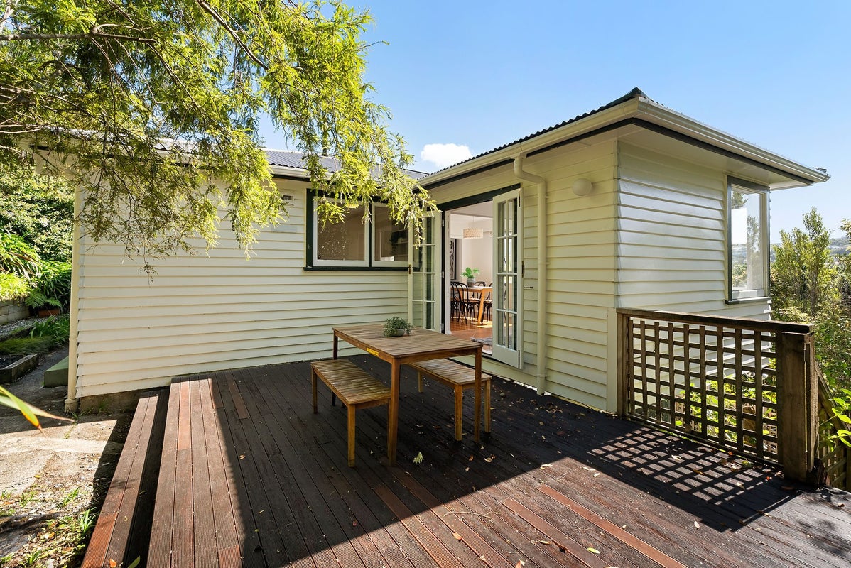 152 Helston Road, Paparangi, Wellington - Carousel 1
