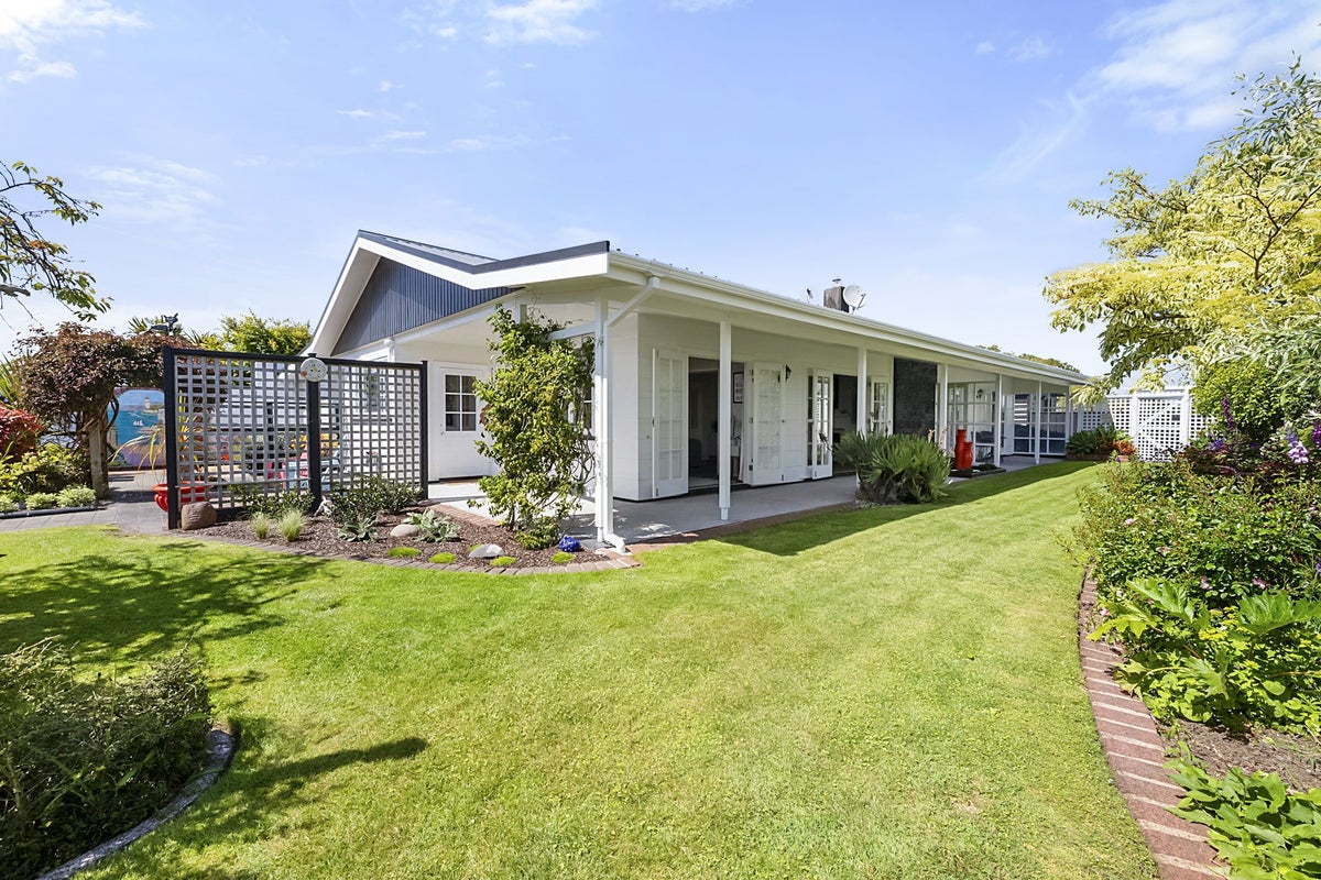 29 Nevada Drive, Merrilands, New Plymouth - Carousel 1