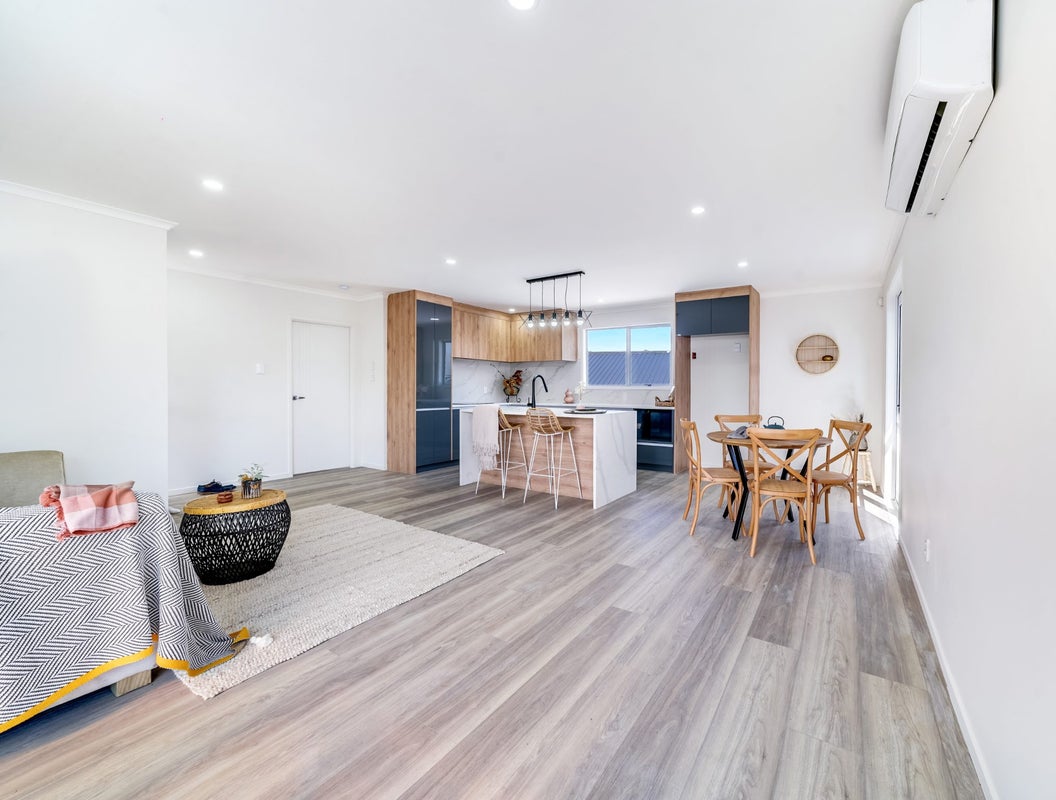 7 Gambare Place, Wattle Downs, Auckland - Carousel 2