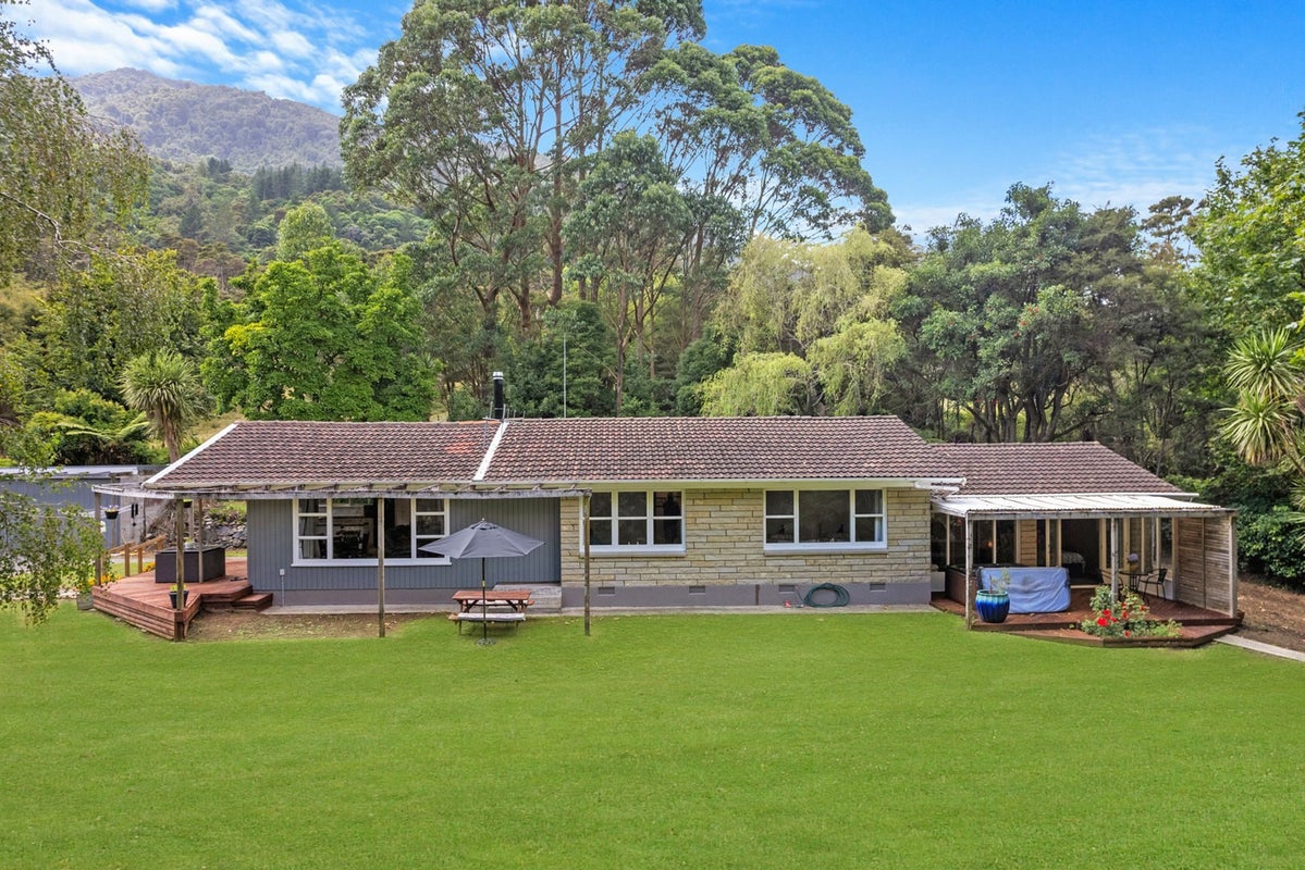 63 Gilchrist Street, Te Aroha, Te Aroha - Carousel 24