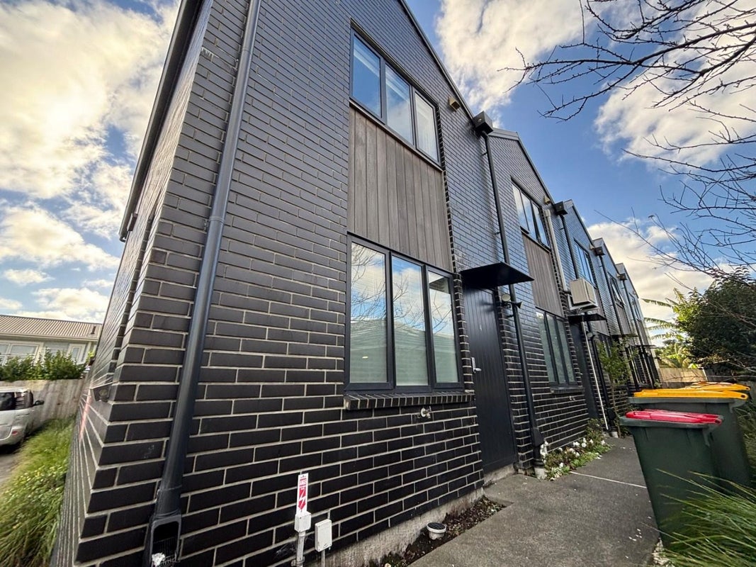 4/63 Taikata Road, Te Atatu Peninsula, Auckland - Carousel 1