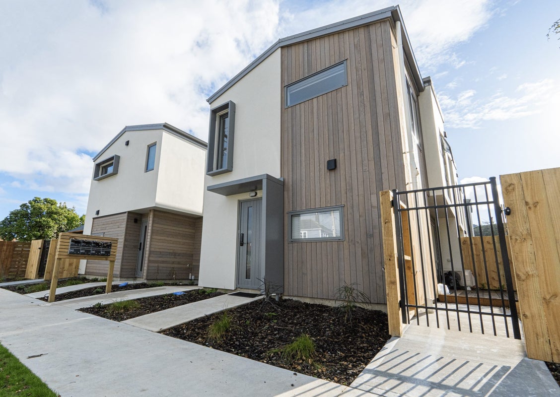 2/43 Churton Crescent, Taita, Lower Hutt - Carousel 1