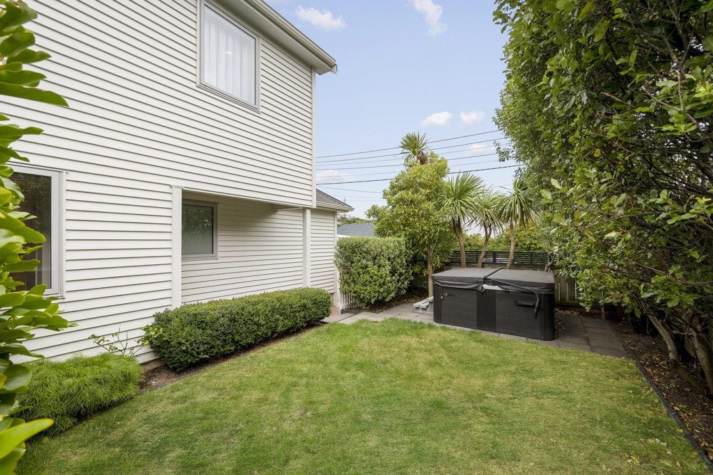 9/36 Dee Street, Island Bay, Wellington - Carousel 1