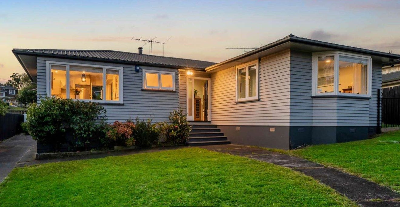 6 Lanark Place, Glen Innes, Auckland - Carousel 1