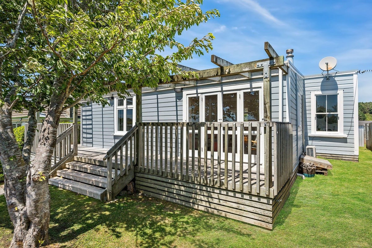 9 Tarawera Road, Johnsonville, Wellington - Carousel 1