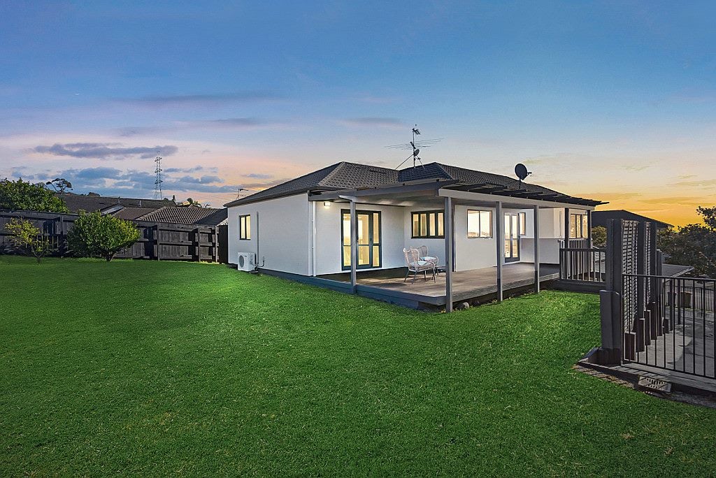 13 Arrowsmith Drive, Clover Park, Auckland - Carousel 2