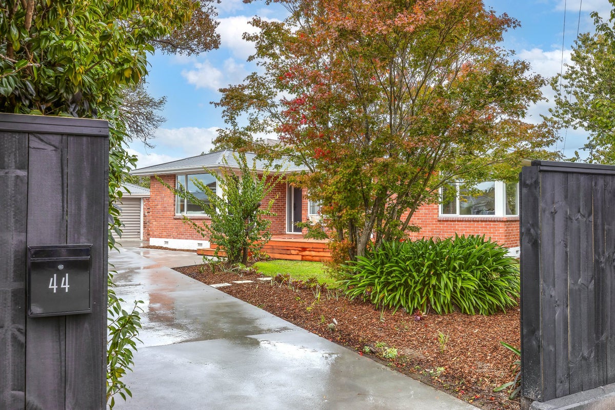 44 Flower Street, Bryndwr, Christchurch - Carousel 1