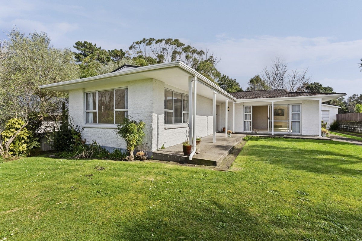 20 Mayfair Place, Westown, New Plymouth - Carousel 2