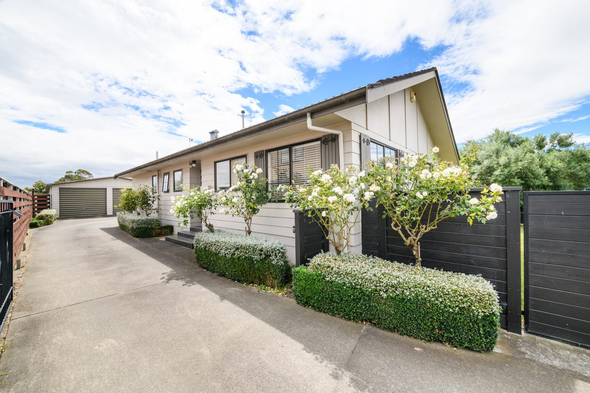 57 Raglan Avenue, Cloverlea, Palmerston North - Carousel 2