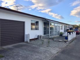 2/35 Green Street, Tahunanui, Nelson - Carousel 1