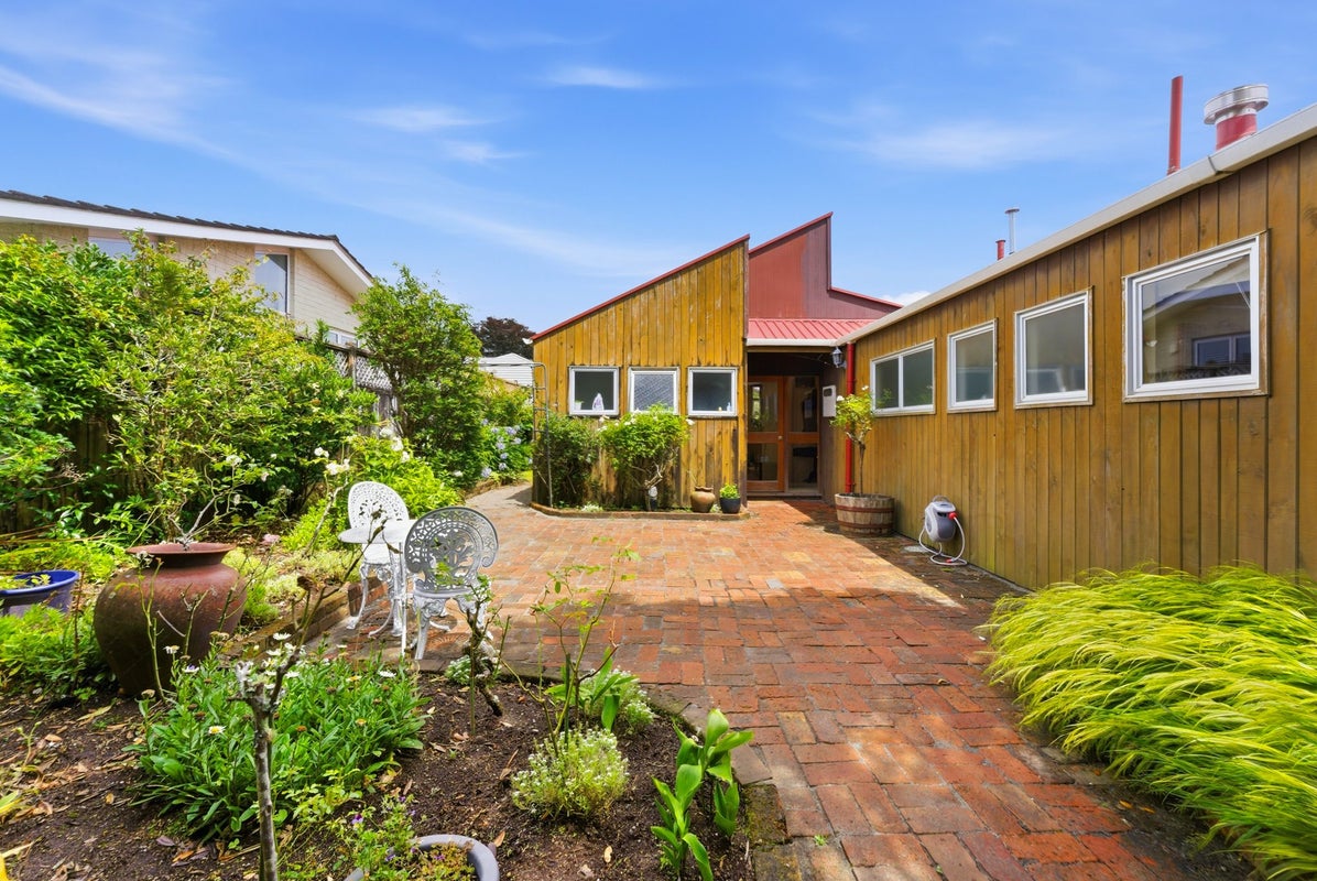 5 Magnolia Drive, Westown, New Plymouth, Taranaki - Carousel 2