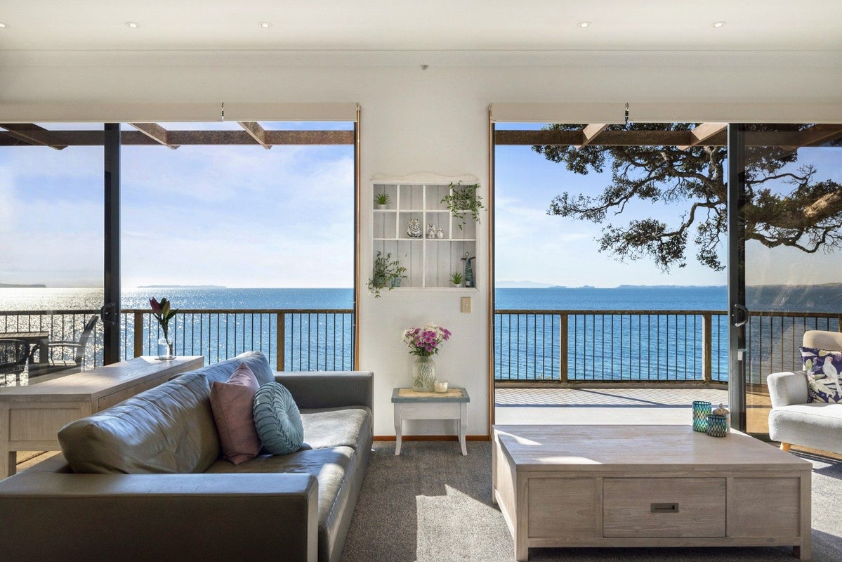 19 View Road, Campbells Bay, Auckland - Carousel 2