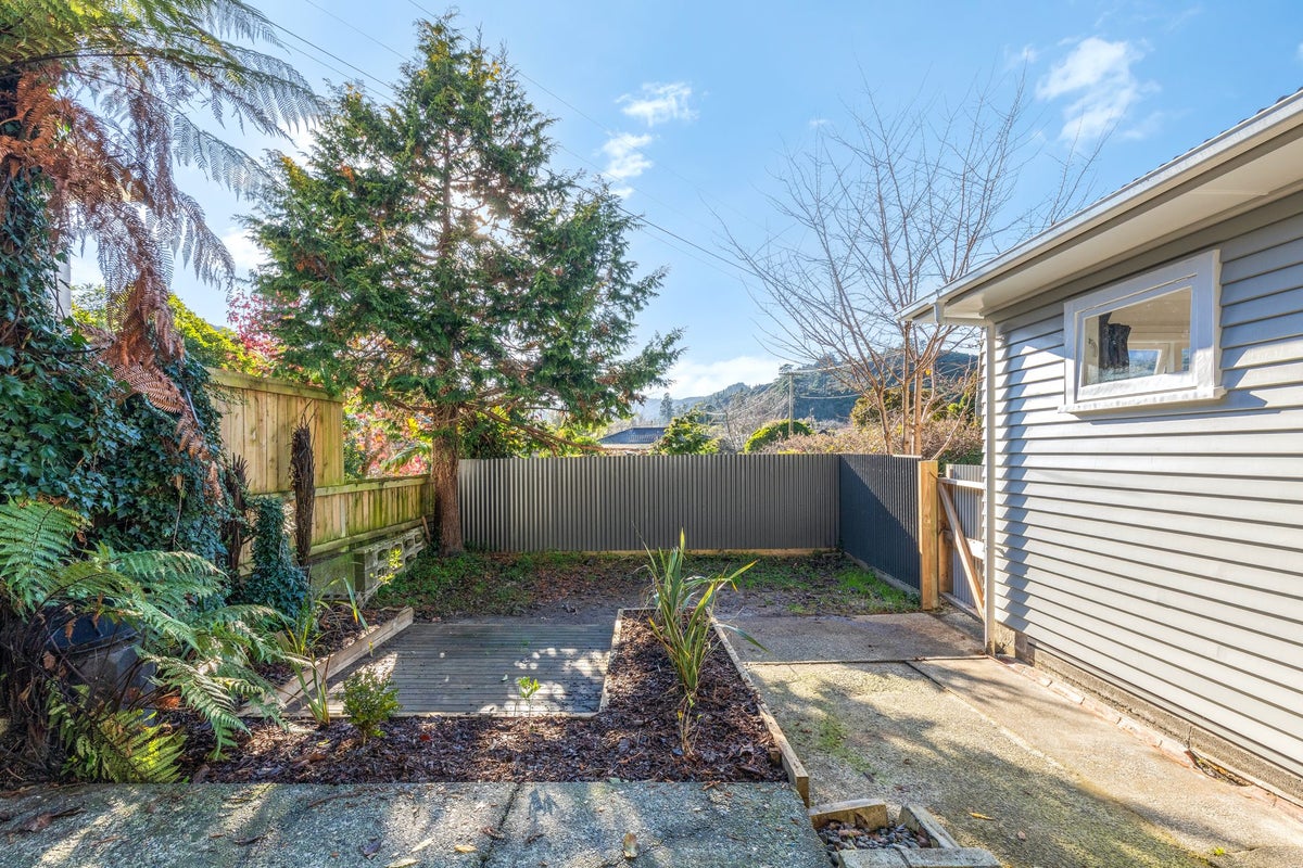 110A Hine Road, Wainuiomata, Lower Hutt - Carousel 17