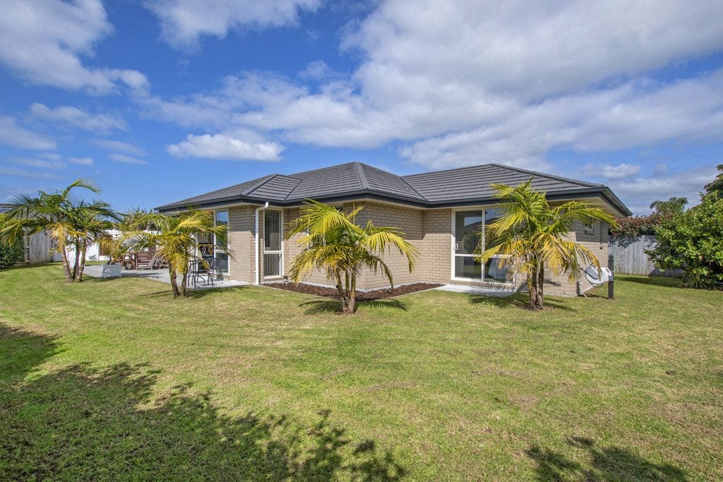 14 Roto View, One Tree Point - Carousel 1