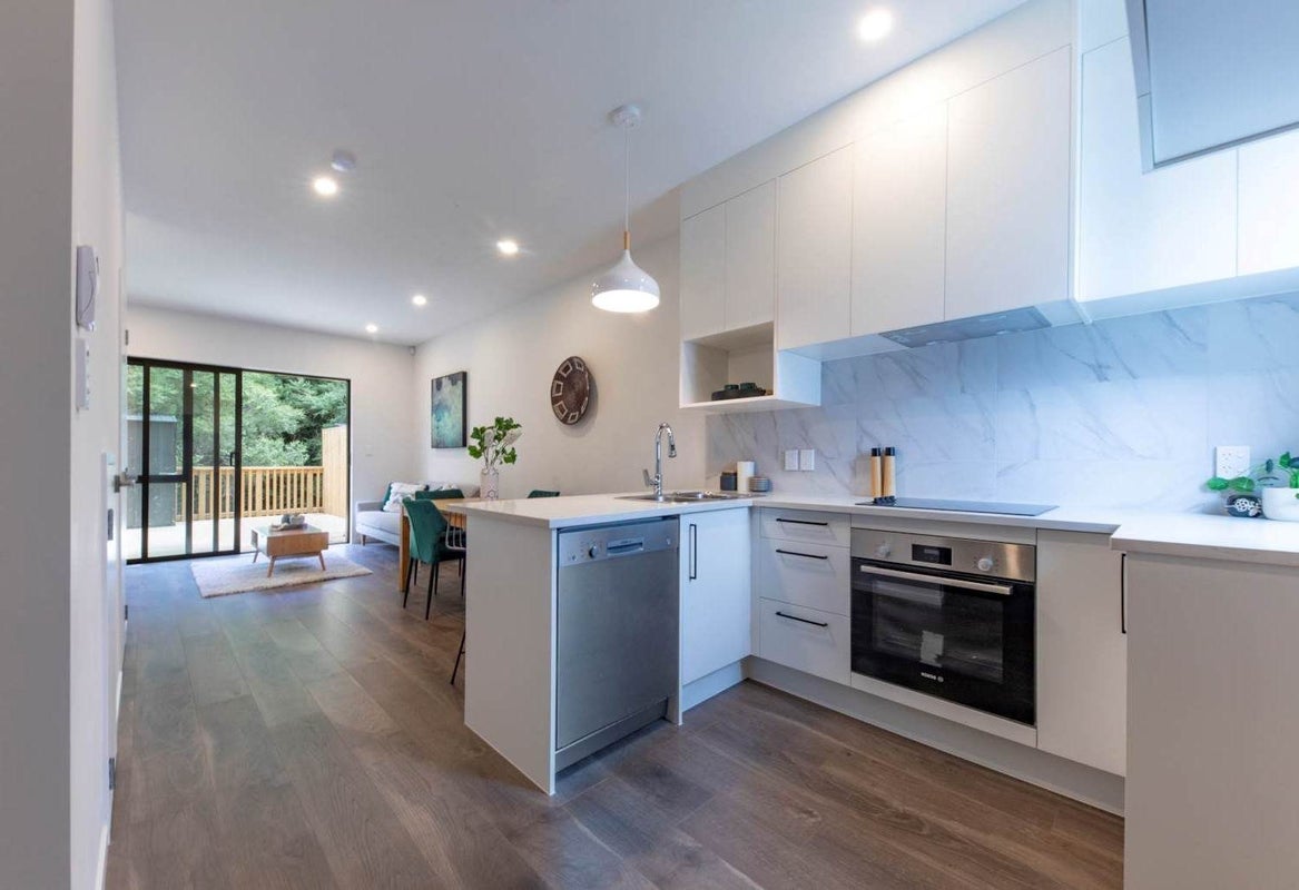 31 Morihana Close, Glen Eden, Auckland - Carousel 2