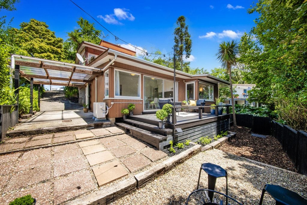 2/64 Exmouth Road, Northcote, Auckland - Carousel 1