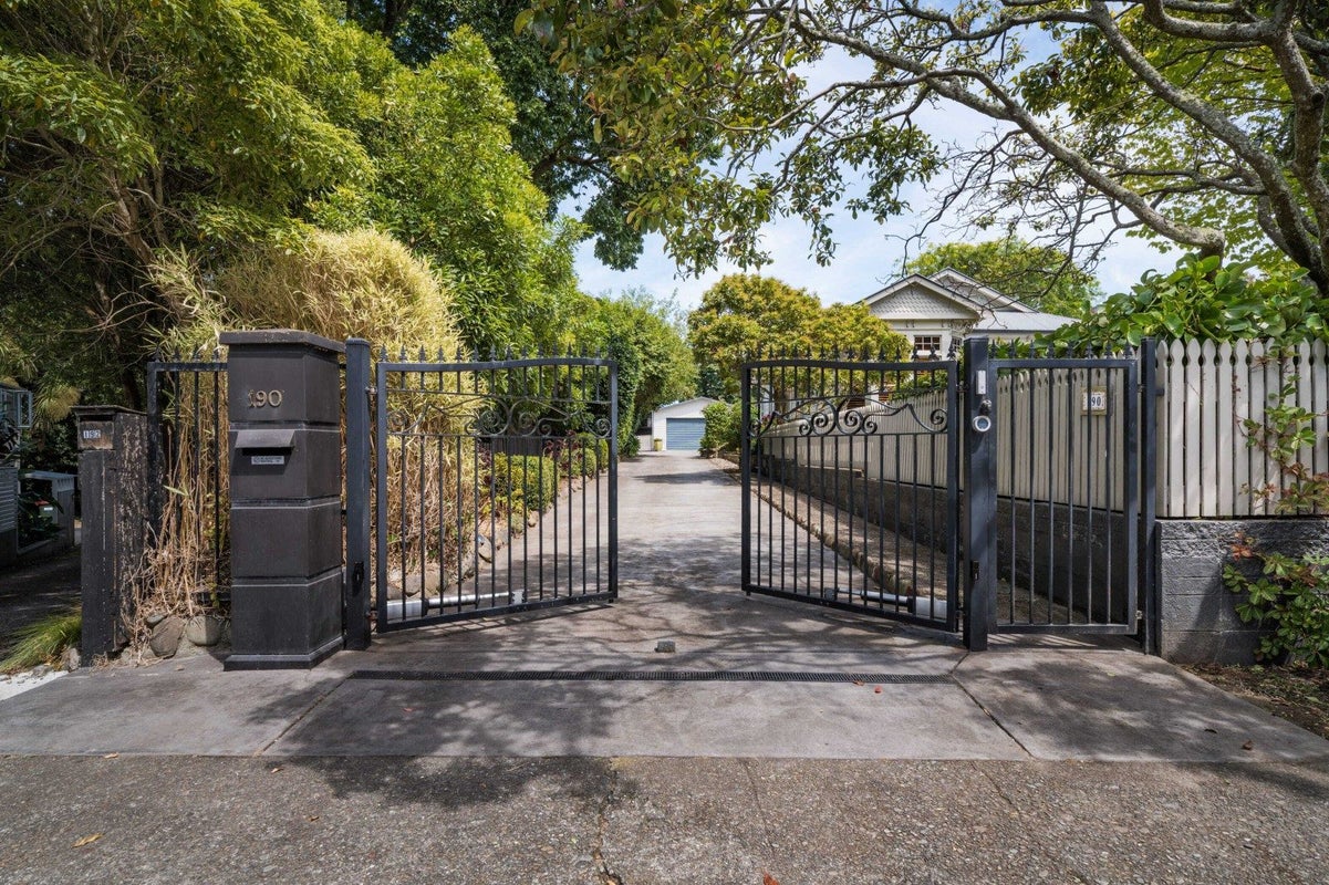 190 Victoria Avenue, Hokowhitu, Palmerston North - Carousel 24
