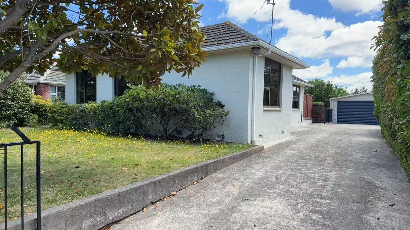 37 Flower Street, Bryndwr, Christchurch - Carousel 1