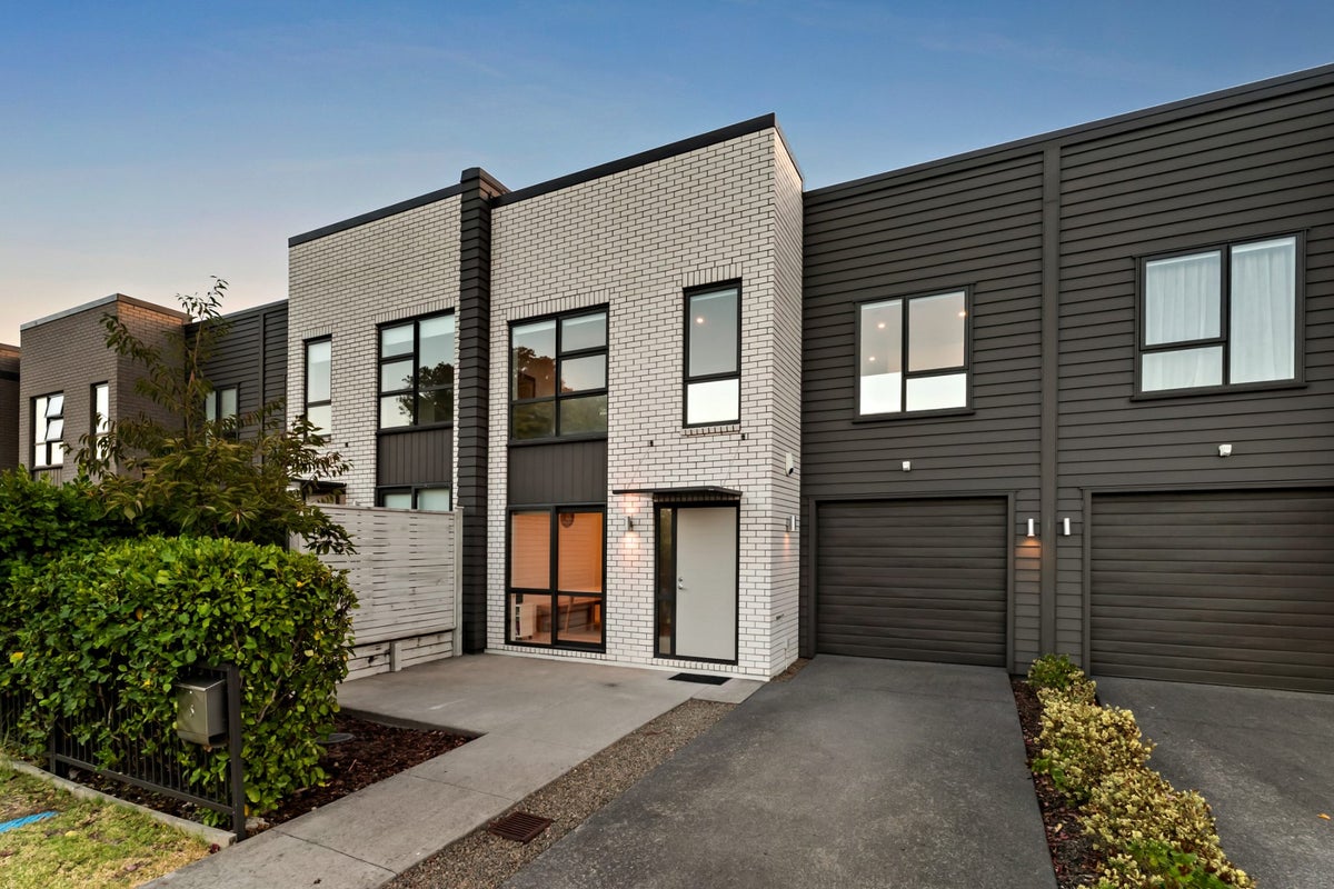 5 Pepene Avenue, Takanini, Auckland - Carousel 21