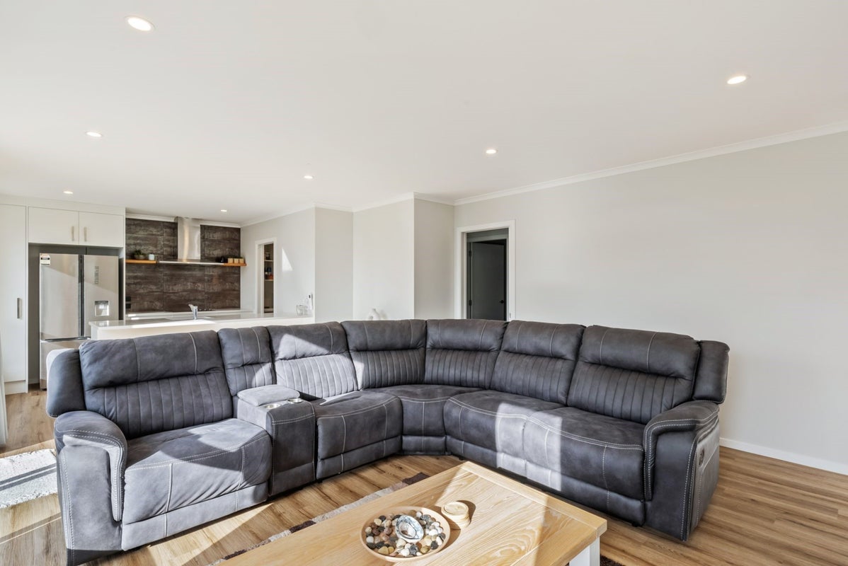 74A Westminster Road, Wainuiomata, Lower Hutt - Carousel 2