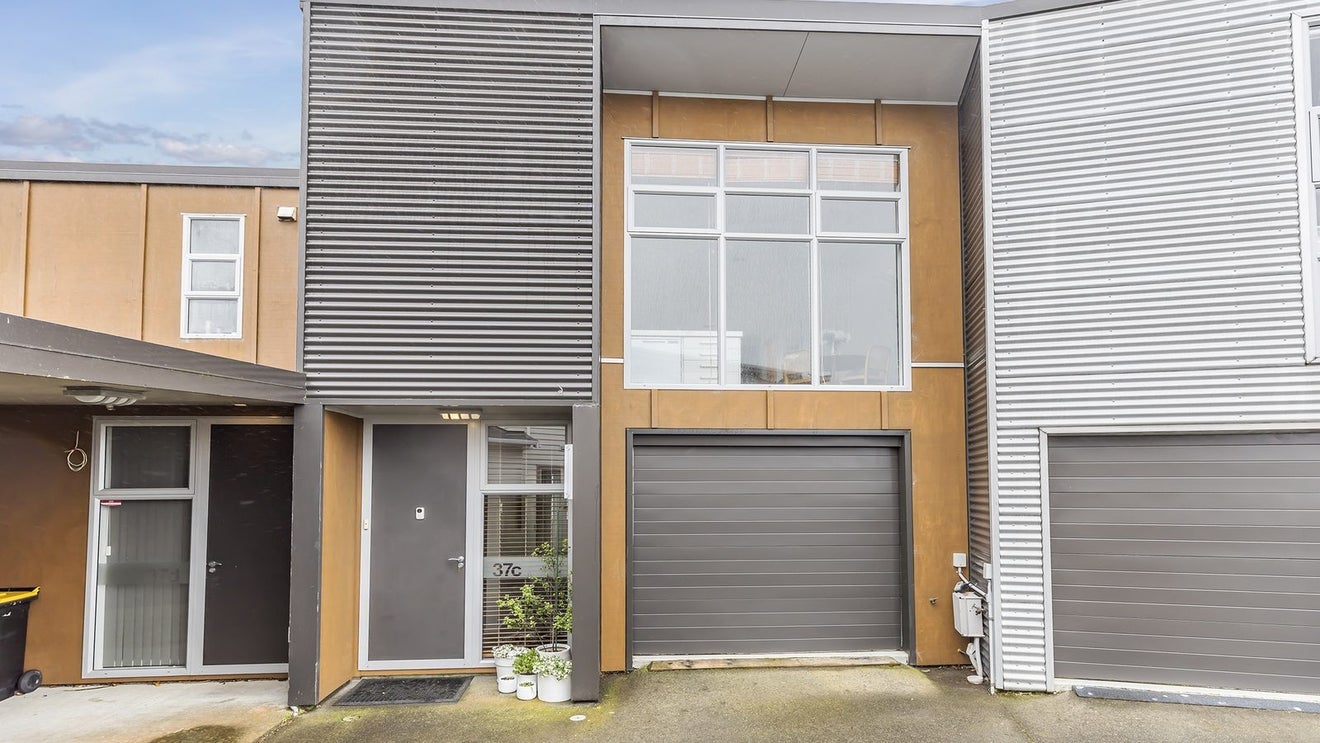 37C Gurkha Crescent, Khandallah, Wellington - Carousel 1