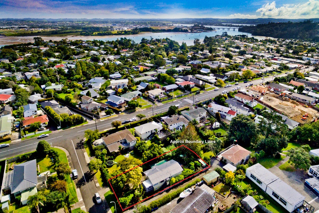 4 Gilpin Place, Beach Haven, Auckland - Carousel 1