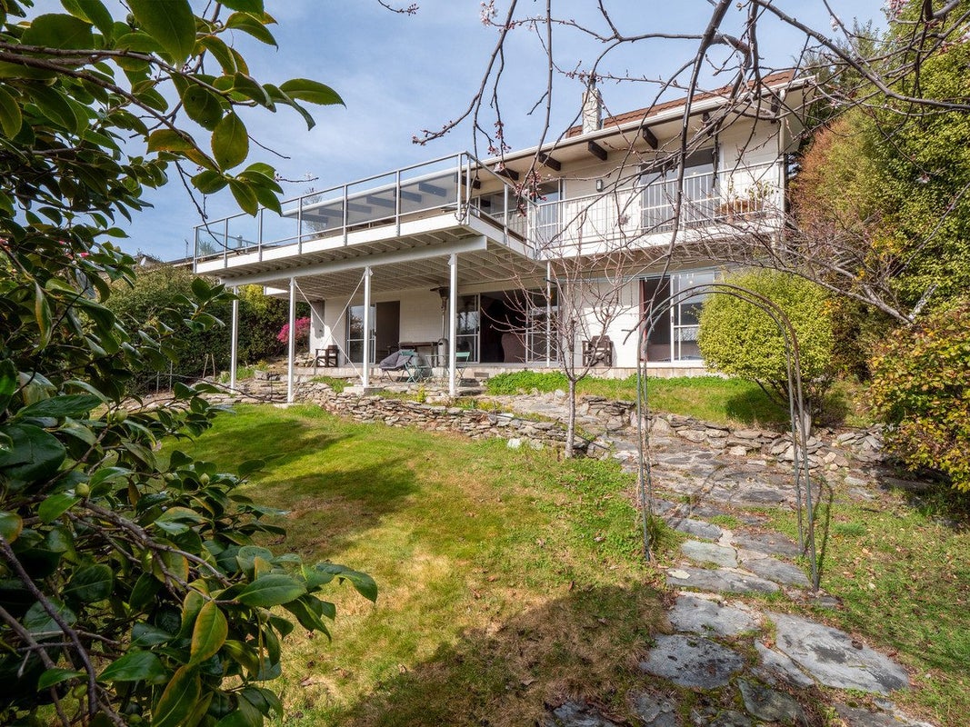 52 Oregon Drive, Kelvin Heights, Queenstown - Carousel 2