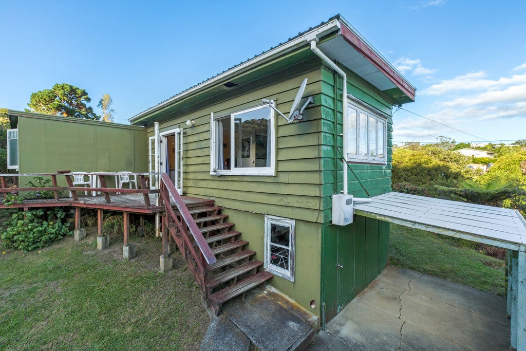 15 Beatty Parade, Surfdale, Waiheke Island - Carousel 2