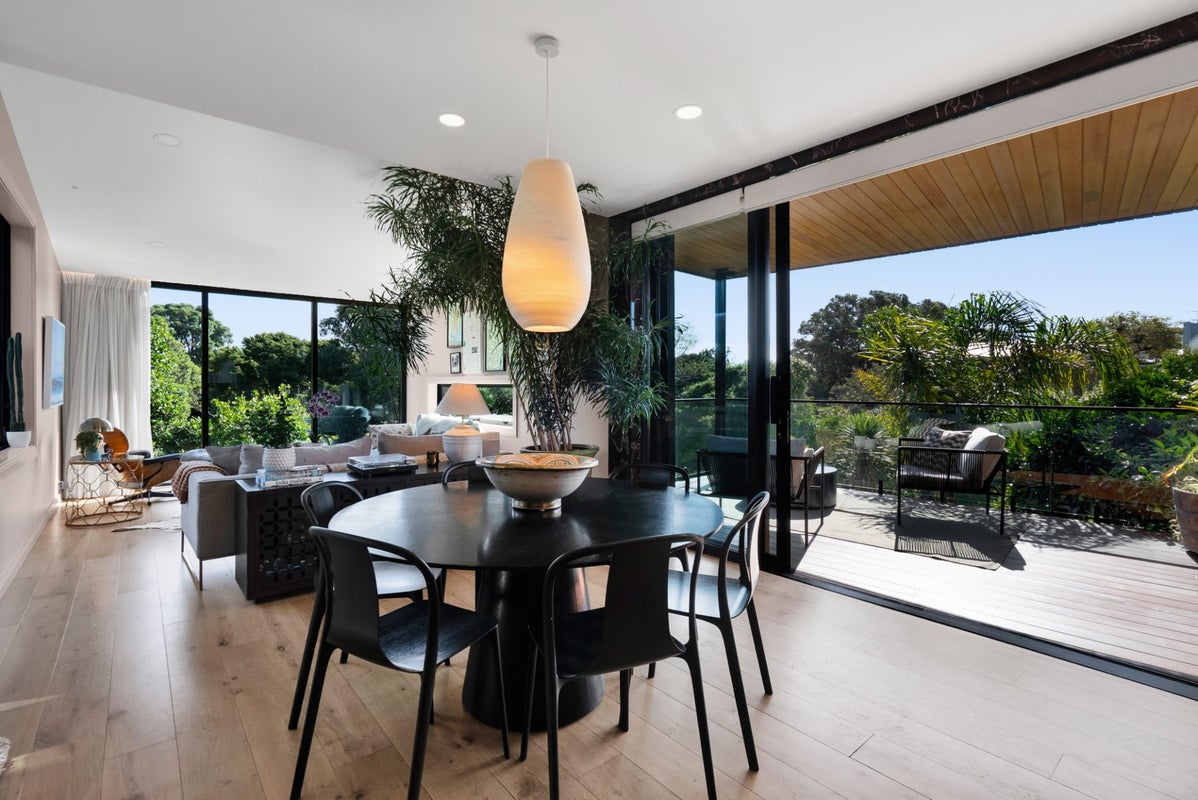 12A Baring Terrace, Strandon, New Plymouth - Carousel 1