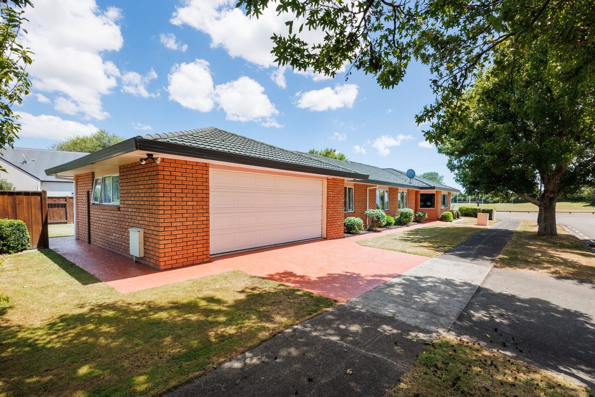 15 Flemington Lane, Awapuni, Palmerston North - Carousel 1