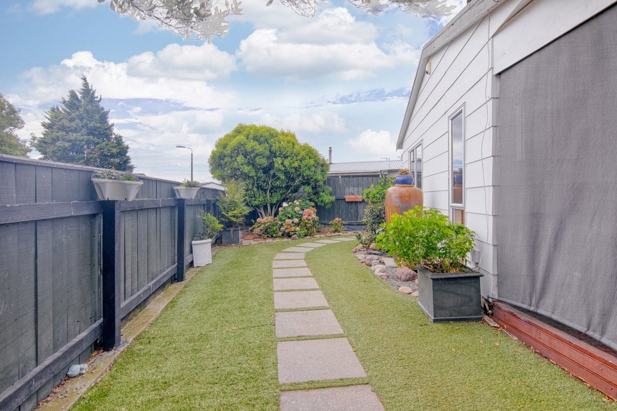17 Cargill Grove, Kelvin Grove, Palmerston North - Carousel 16