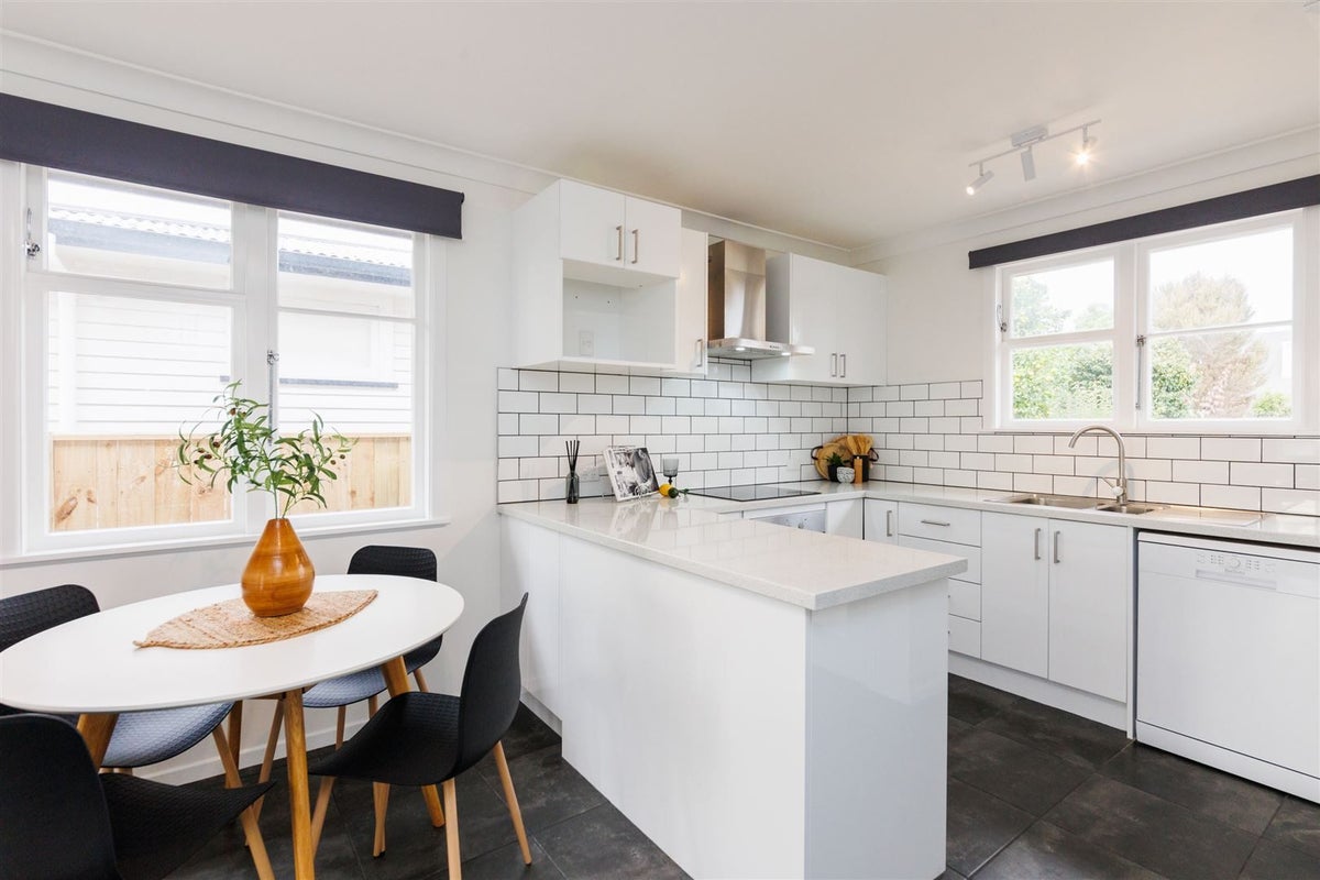 12 Busby Place, Awapuni, Palmerston North - Carousel 2