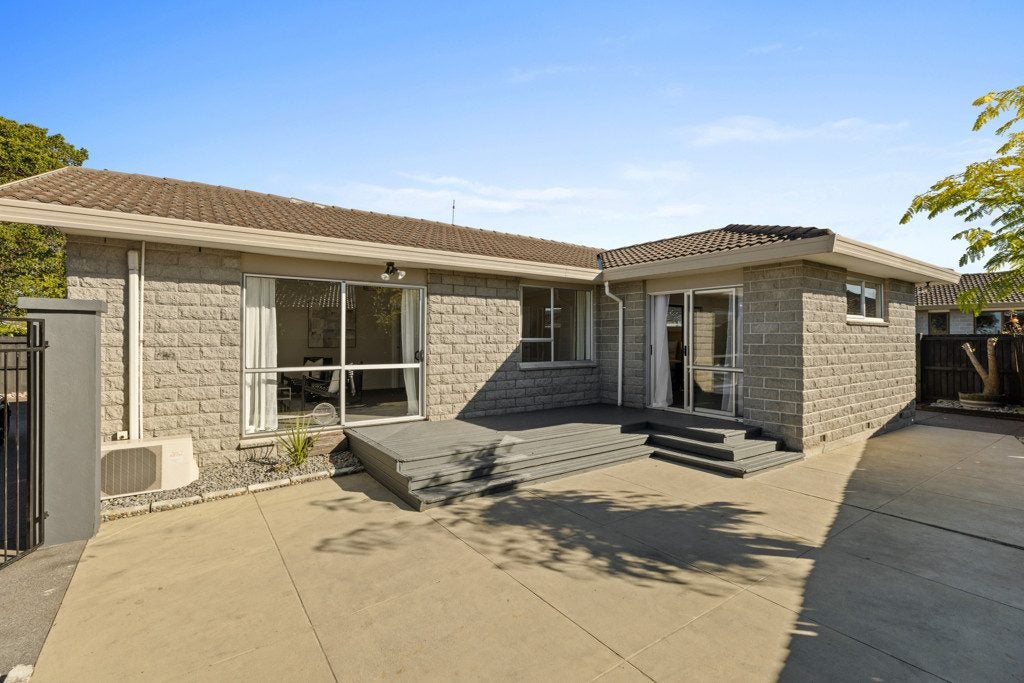 1/102A Queenspark Drive, Parklands, Christchurch - Carousel 1