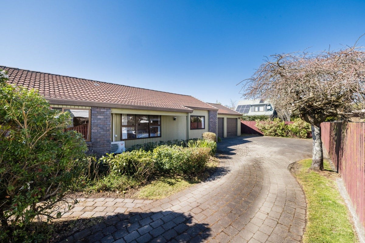 68 Chedworth Avenue, Chedworth, Hamilton - Carousel 1