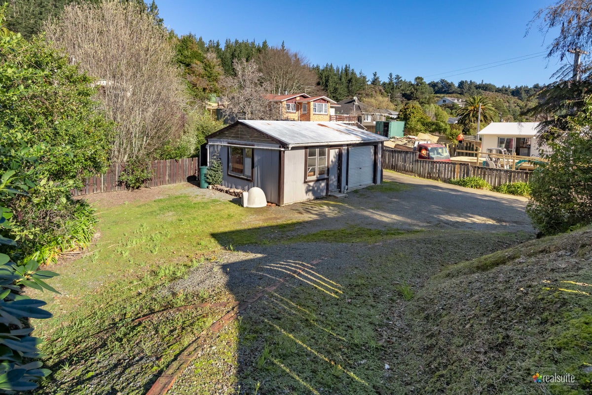 20 Norana Road, Maoribank, Upper Hutt - Carousel 20